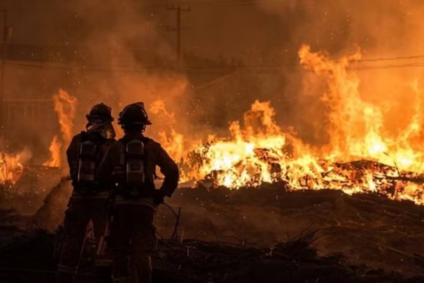 Incendio en San Martín de Valdeiglesias que casi impide visitarl El Bosque Encantado y Dinolandia